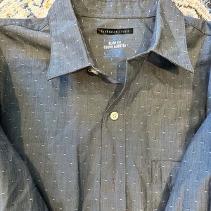 Slim fit men’s dress shirt